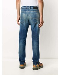 blaue Jeans mit Destroyed-Effekten von Diesel