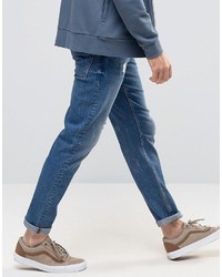 blaue Jeans mit Destroyed-Effekten von Asos