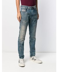 blaue Jeans mit Destroyed-Effekten von Diesel