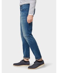 blaue Jeans mit Destroyed-Effekten von Tom Tailor