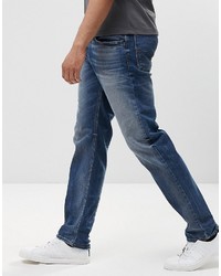 blaue Jeans mit Destroyed-Effekten von Diesel