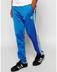 blaue Jogginghose von adidas