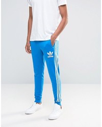 blaue Jogginghose von adidas