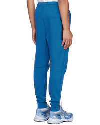 blaue Jogginghose von Nike