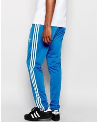 blaue Jogginghose von adidas