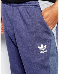 blaue Jogginghose von adidas