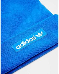 blaue Mütze von adidas
