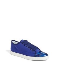 blaue niedrige Sneakers