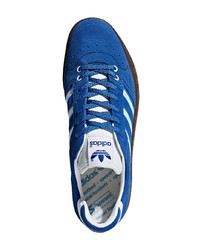 blaue niedrige Sneakers von adidas