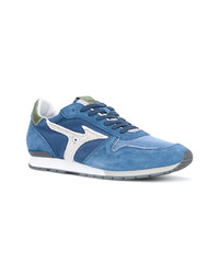 blaue niedrige Sneakers von Mizuno