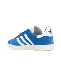 blaue niedrige Sneakers von adidas