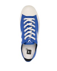 blaue niedrige Sneakers von Veja