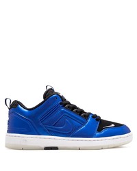 blaue niedrige Sneakers von Nike