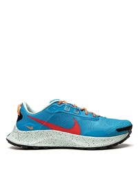 blaue niedrige Sneakers von Nike