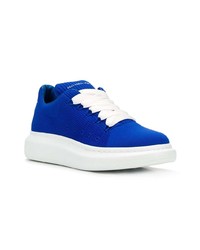 blaue niedrige Sneakers von Alexander McQueen