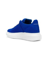 blaue niedrige Sneakers von Alexander McQueen