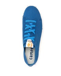 blaue niedrige Sneakers von Camper