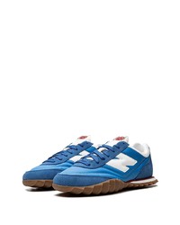 blaue niedrige Sneakers von New Balance