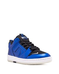 blaue niedrige Sneakers von Nike