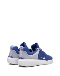 blaue niedrige Sneakers von Nike