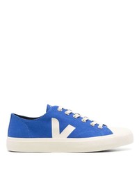 blaue niedrige Sneakers von Veja