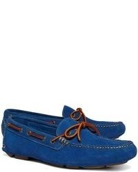 blaue Schuhe aus Wildleder