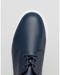 blaue Schuhe von Dr. Martens