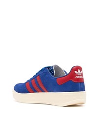 blaue Segeltuch niedrige Sneakers von adidas