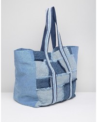 blaue Shopper Tasche mit Flicken von Asos