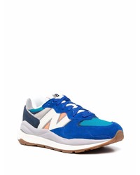 blaue Sportschuhe von New Balance