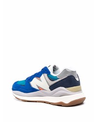 blaue Sportschuhe von New Balance