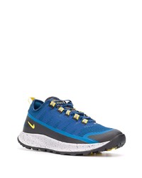 blaue Sportschuhe von Nike