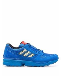 blaue Sportschuhe von adidas