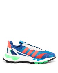 blaue Sportschuhe von adidas