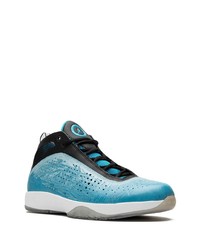 blaue Sportschuhe von Jordan