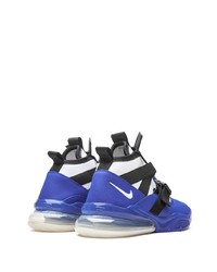 blaue Sportschuhe von Nike