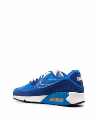 blaue Sportschuhe von Nike