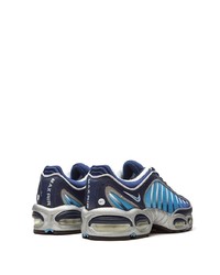 blaue Sportschuhe von Nike