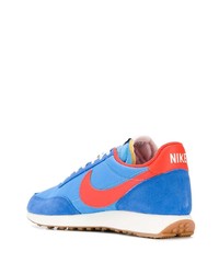 blaue Sportschuhe von Nike