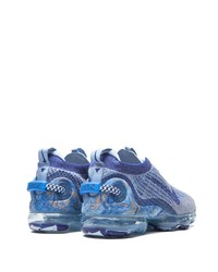 blaue Sportschuhe von Nike