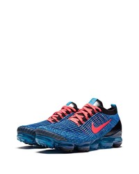 blaue Sportschuhe von Nike