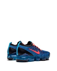 blaue Sportschuhe von Nike