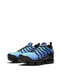 blaue Sportschuhe von Nike