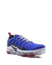 blaue Sportschuhe von Nike