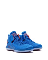 blaue Sportschuhe von Jordan