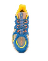 blaue Sportschuhe von Li-Ning