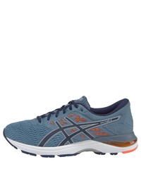 blaue Sportschuhe von Asics