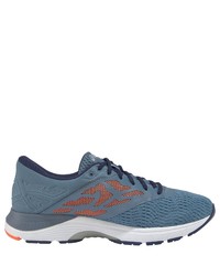 blaue Sportschuhe von Asics