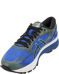 blaue Sportschuhe von Asics