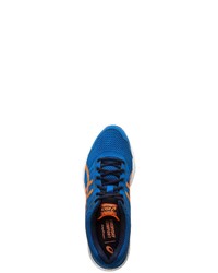 blaue Sportschuhe von Asics